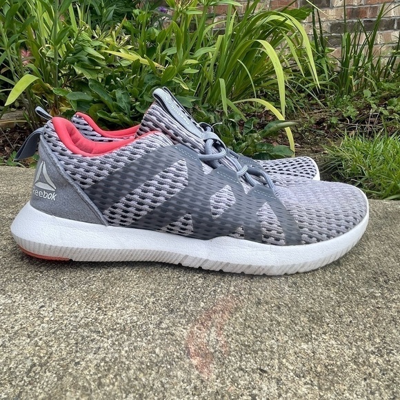 Reebok Shoes - Women’s Reebok Raton Pulse size 8